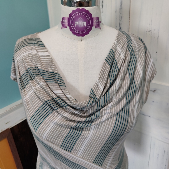 Max Studio sleeveless top with cowl neckline - Picture 2 of 5